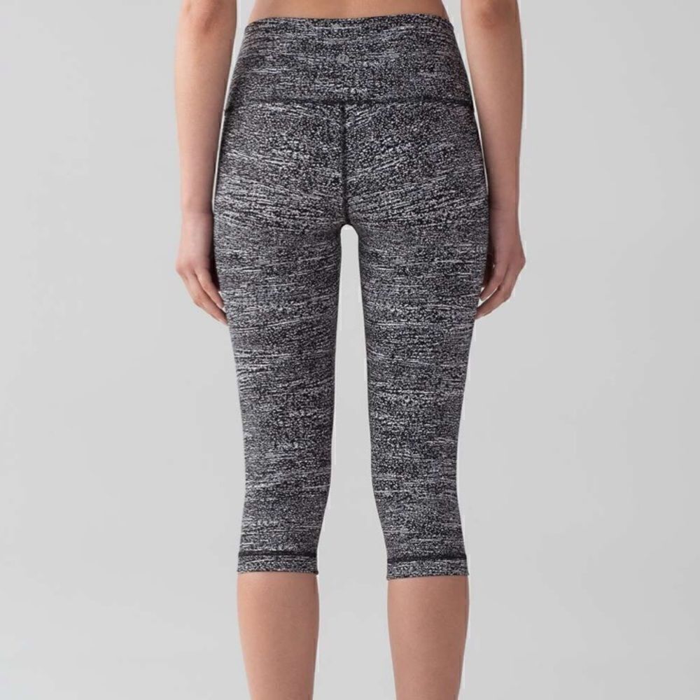 Lululemon Wunder Under Hi-Rise 1/2 Tight *Full-On Luxtreme 17"